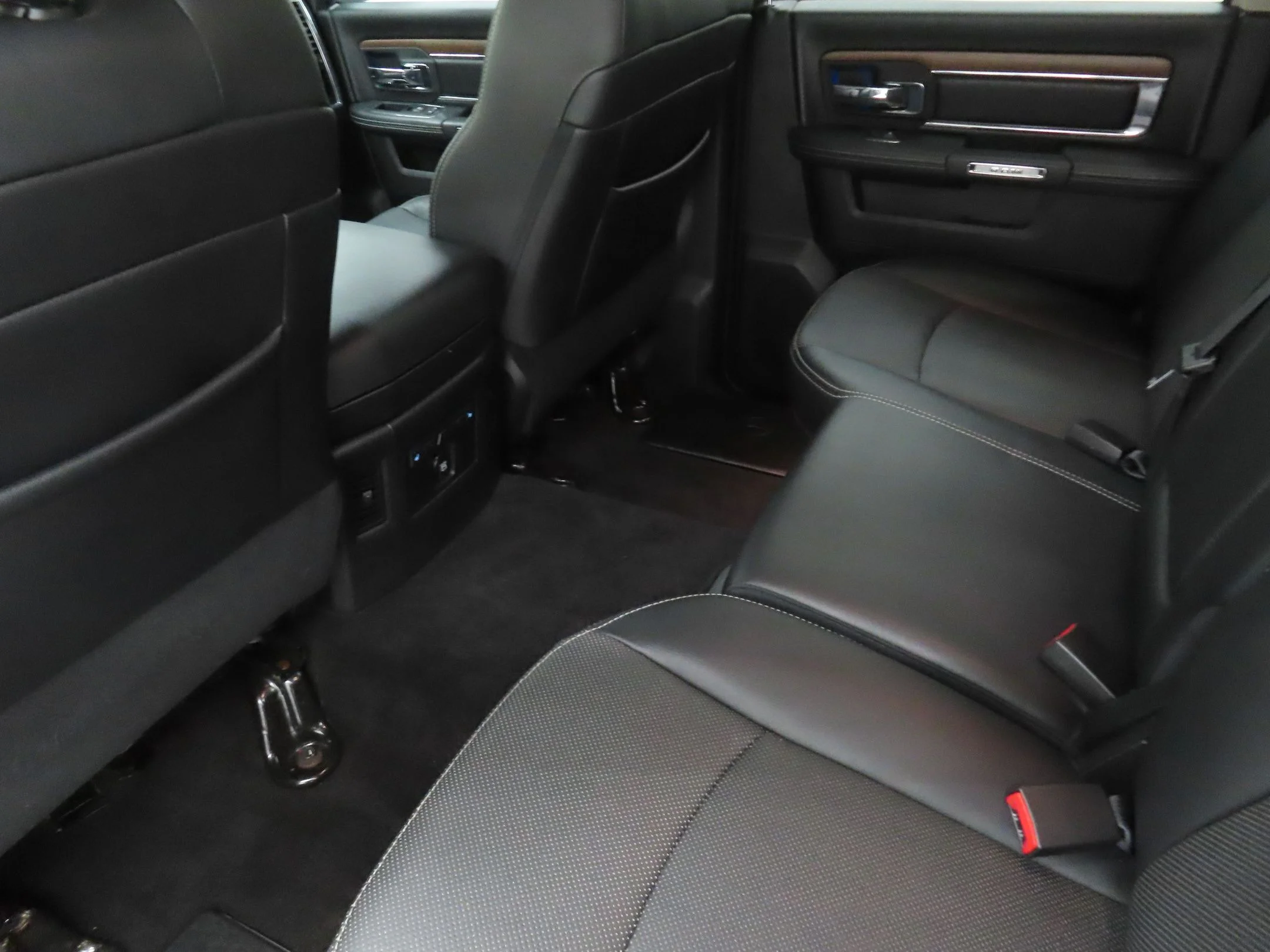 Used 2017 Silver Ram Laramie image 21