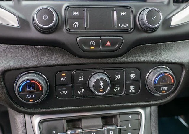Used 2022 Red GMC SLT image 29