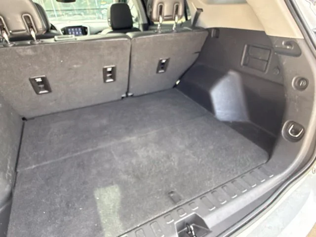 Used 2019 White GMC SLT image 21