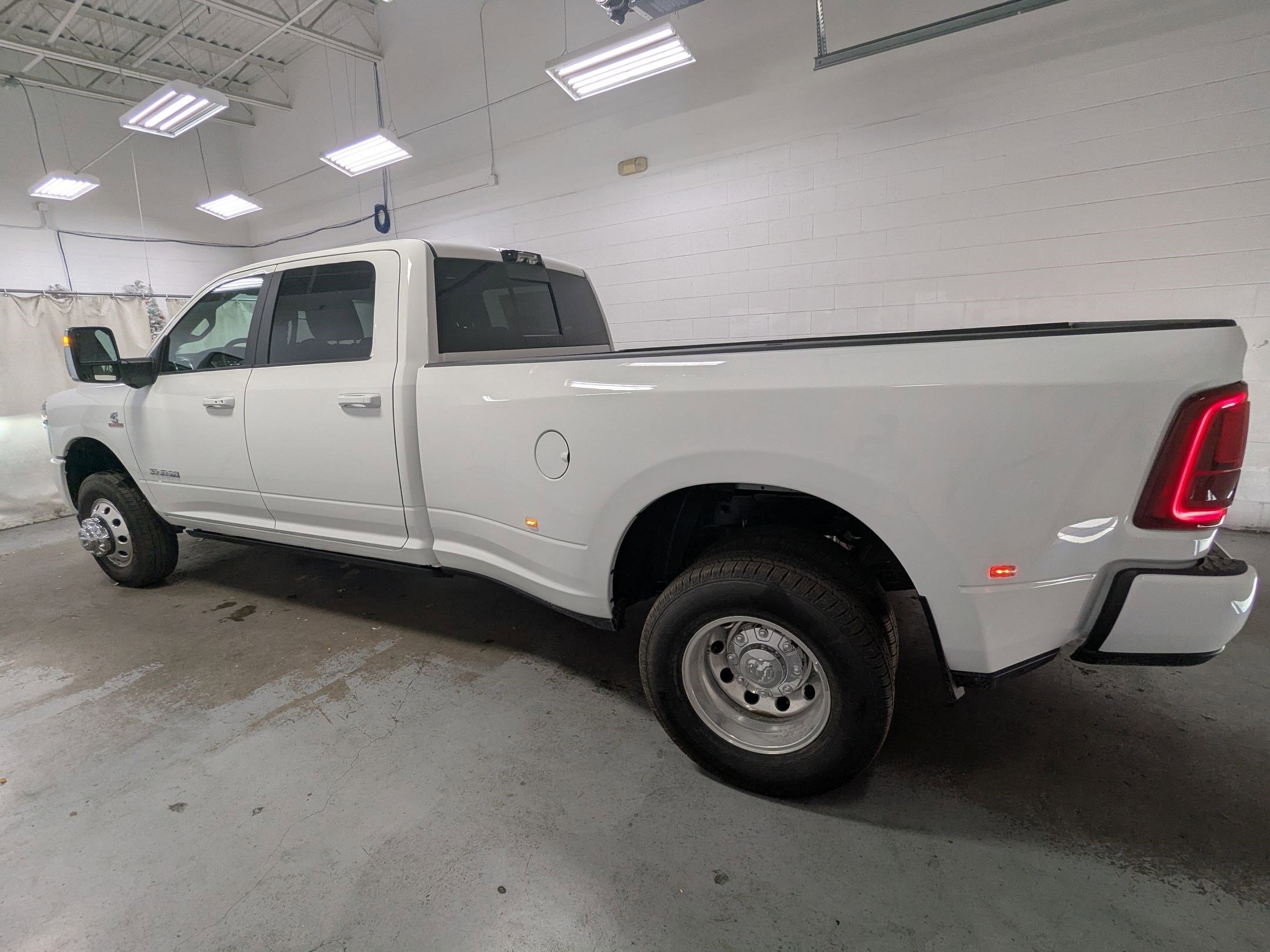New 2026 Bright White Clear-Coat Exterior Paint RAM Laramie image 8