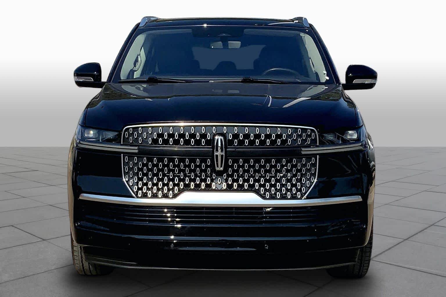 Used 2025 Infinite Black Metallic Clearcoat Lincoln Reserve image 4