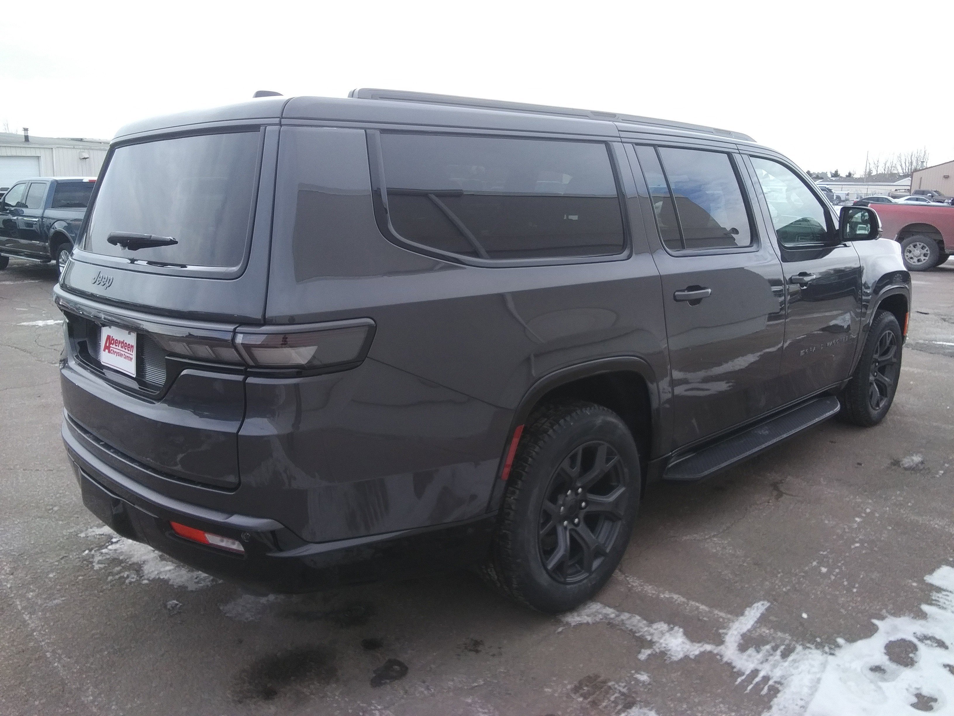New 2026 Baltic-Gray Metallic Clear-Coat Exterior Paint Jeep Limited Altitude image 5