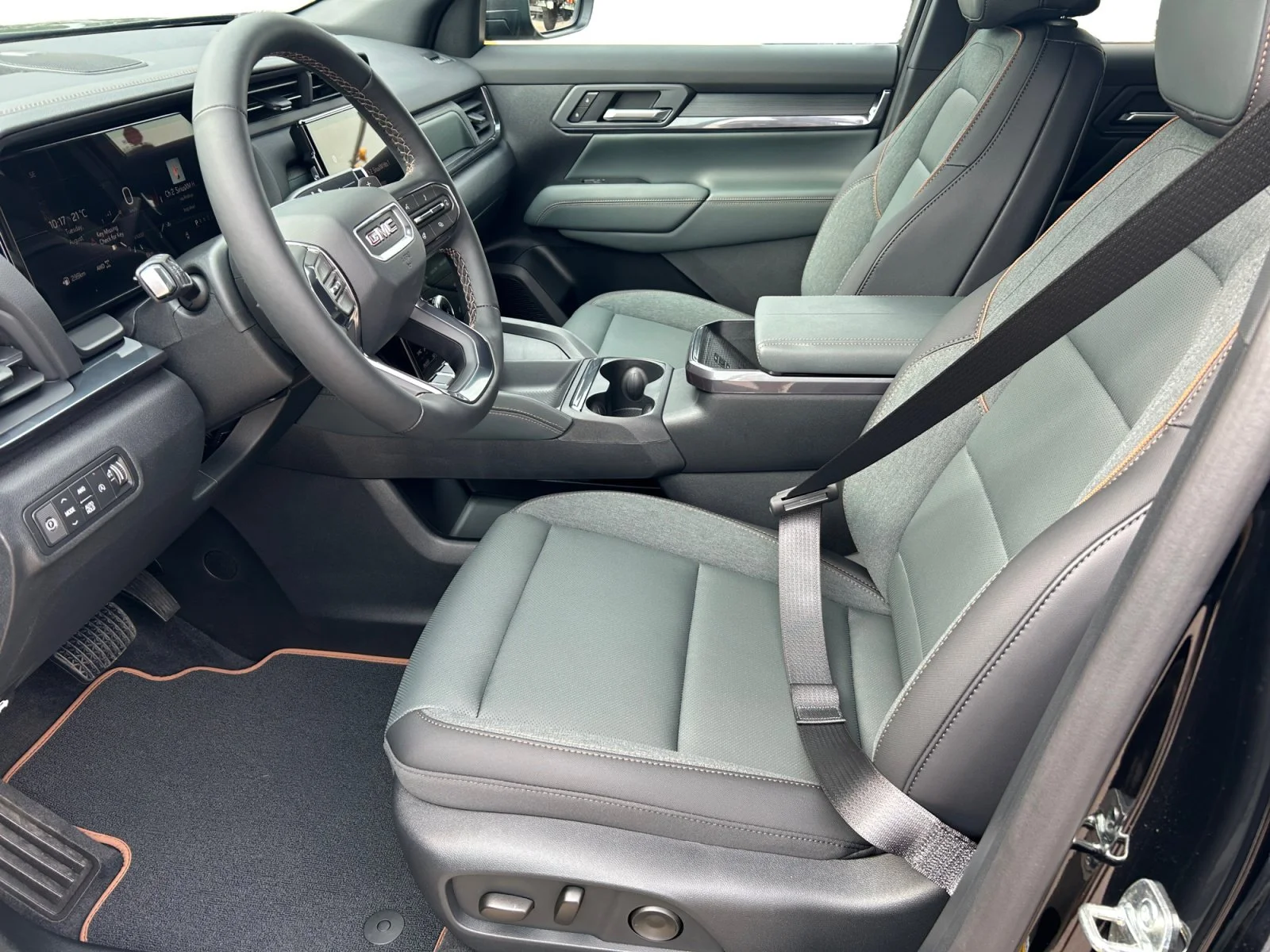 New 2027 Ebony Twilight Metallic GMC AWD AT4 image 14