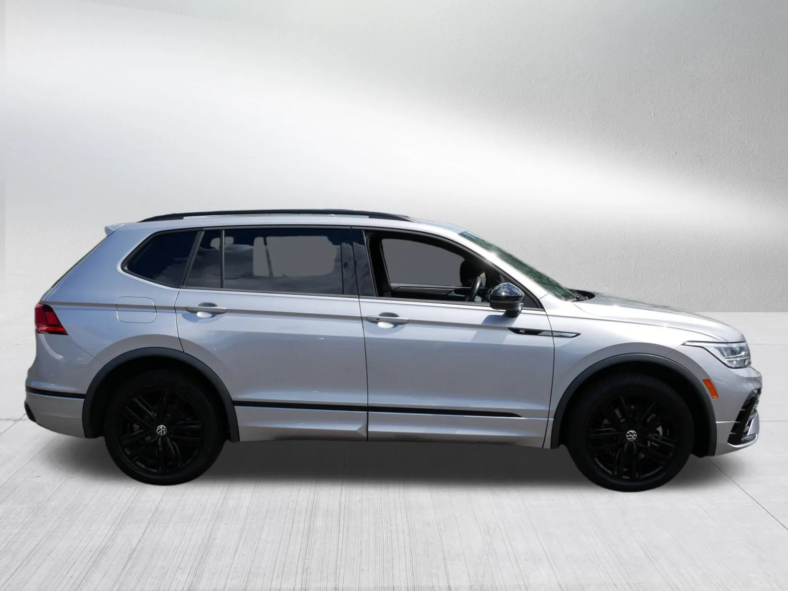 Certified Used 2022 Pyrite Silver Metallic Volkswagen SE R-Line Black image 8