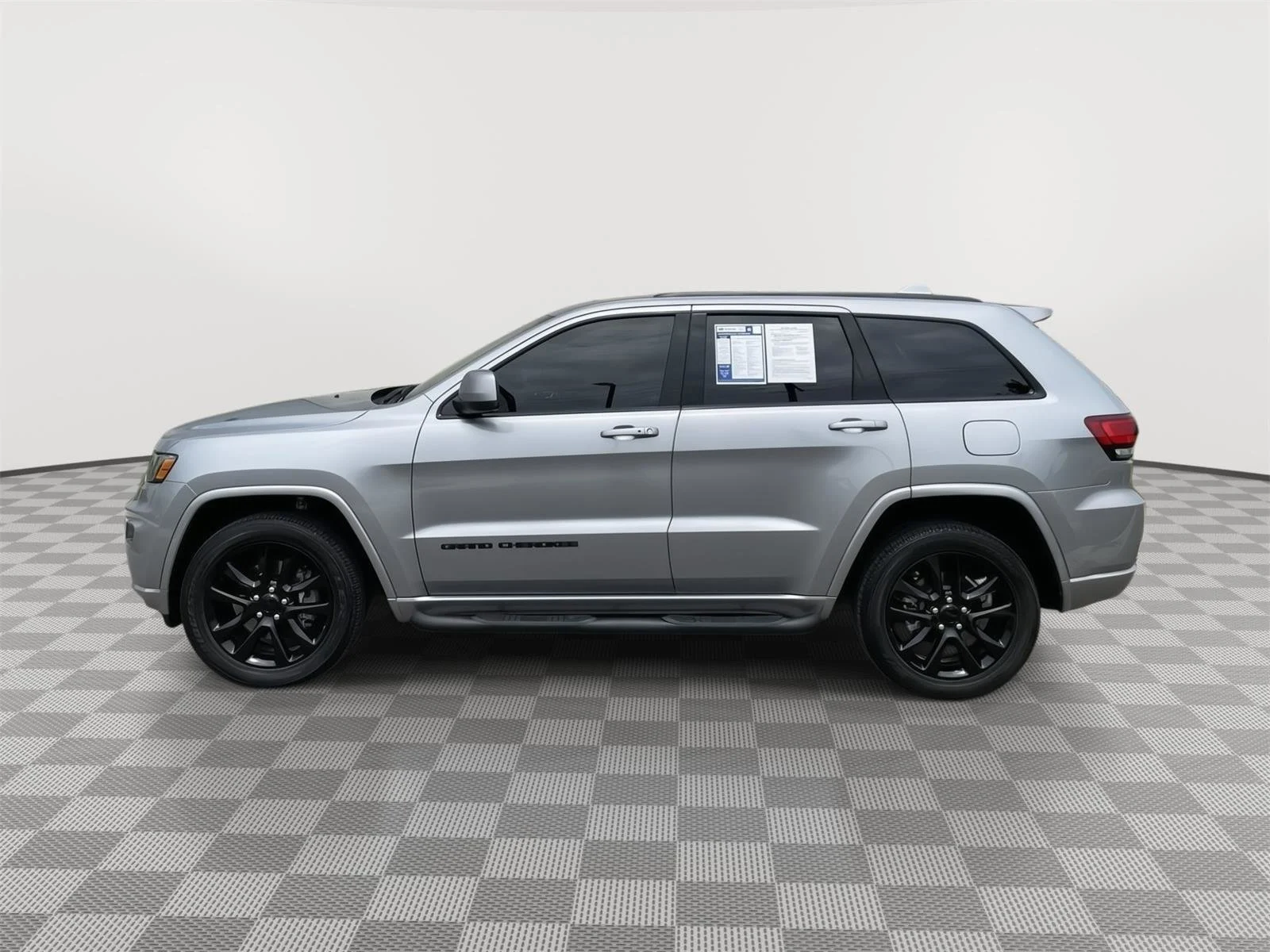 Used 2021 Billet Silver Metallic Clearcoat Jeep Laredo X image 12