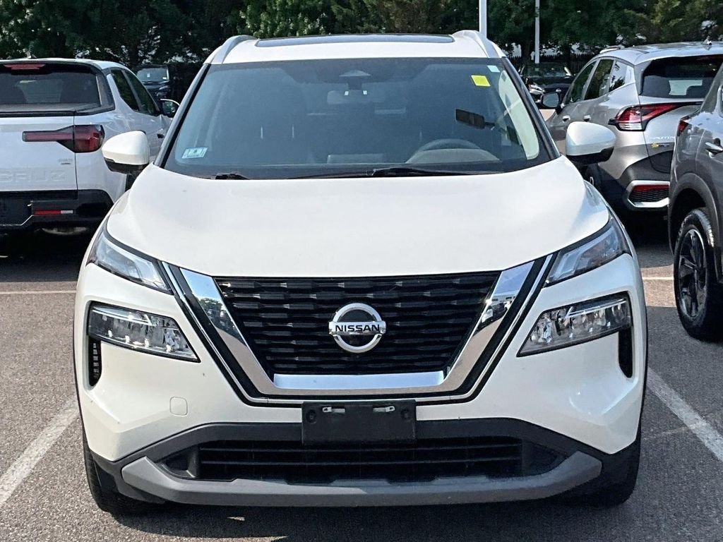 Used 2021 White Nissan SV image 2