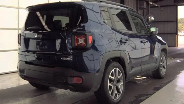 Used 2018 Jetset Blue Jeep Latitude image 3