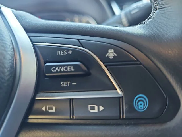 Used 2025 White INFINITI SPORT image 18
