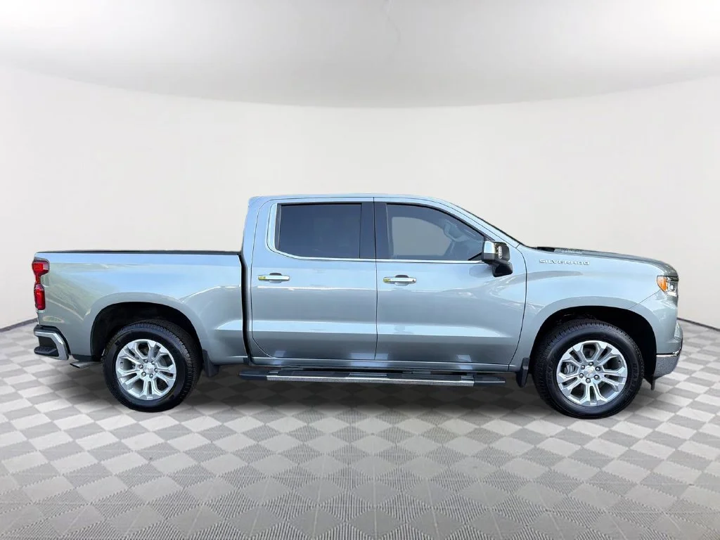 Used 2025 Gray Chevrolet LTZ image 4
