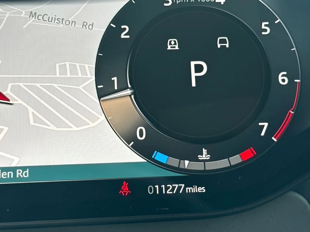 Used 2024 Black Land Rover Dynamic SE image 21