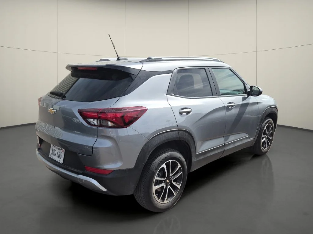 Used 2025 Gray Chevrolet LT image 6