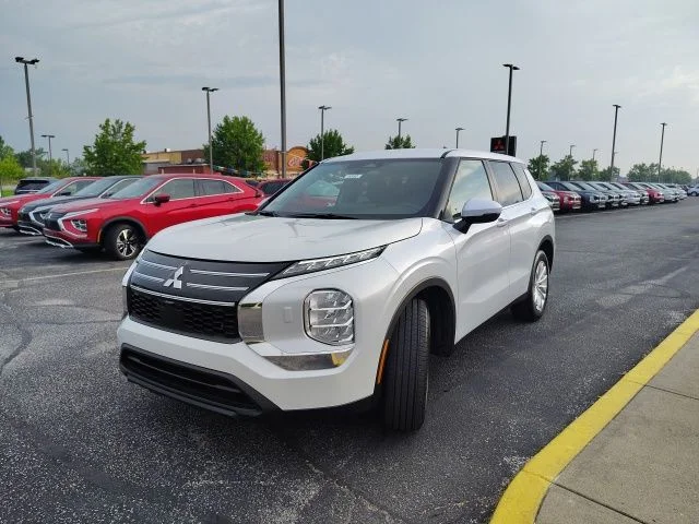 New 2026 White Mitsubishi ES 1.5T S-AWC image 3