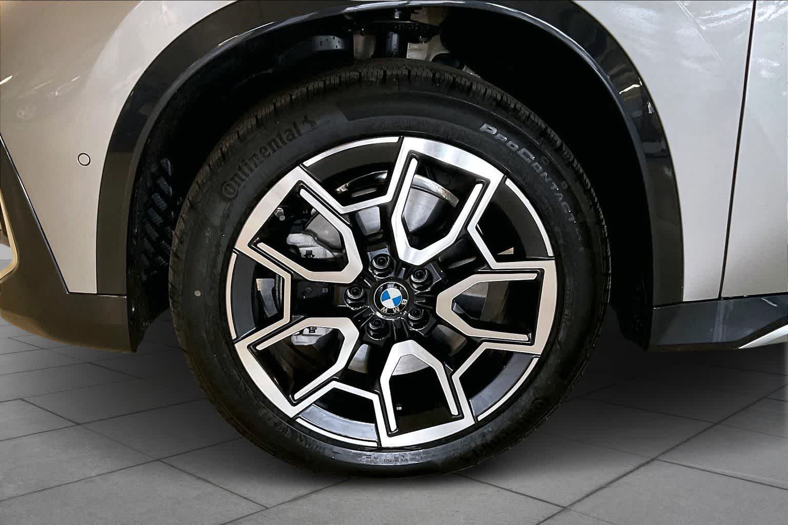 Used 2026 Space Silver Metallic BMW xDrive28i image 11