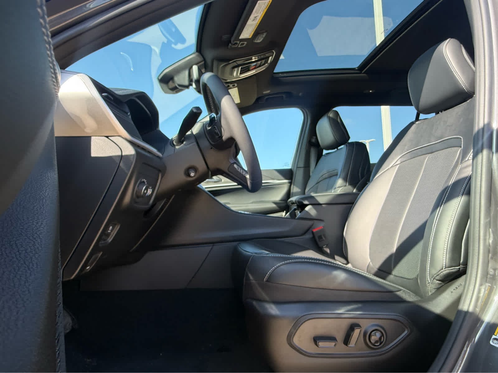 New 2026 Baltic Gray Metallic Clear-Coat Exterior Paint Jeep Limited Reserve image 21