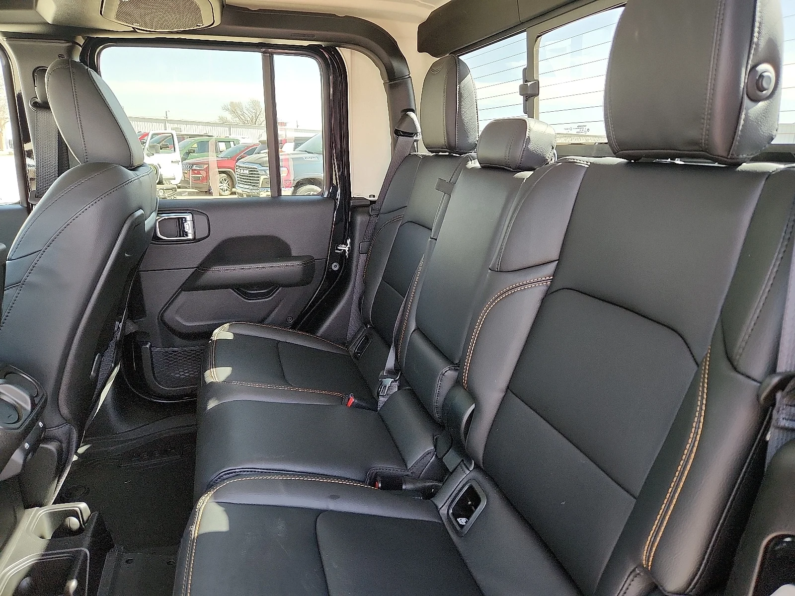 New 2026 Black Clear-Coat  Paint Jeep SAHARA 4X4 image 9