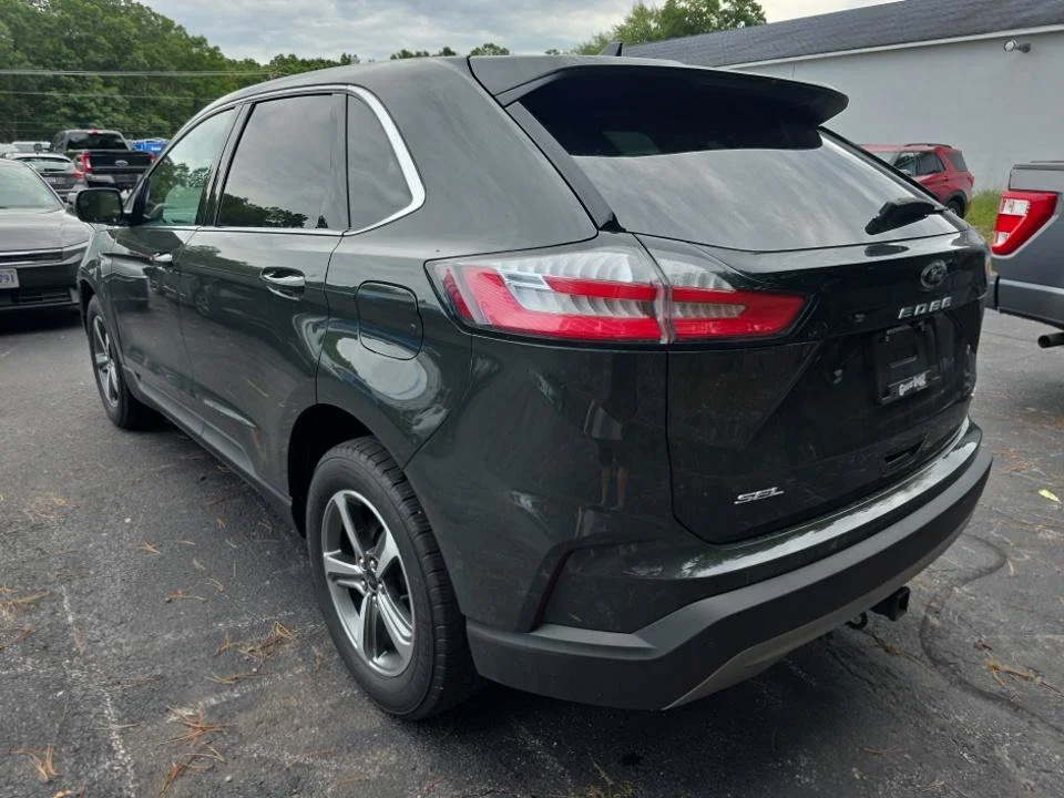 Used 2023 Green Ford SEL image 3