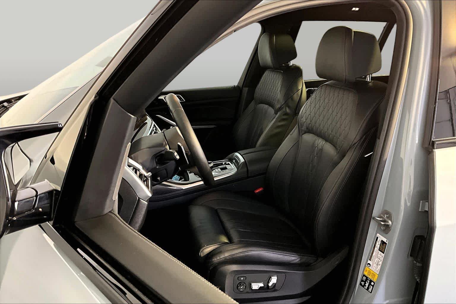 Used 2023 Brooklyn Grey Metallic BMW M60i image 9