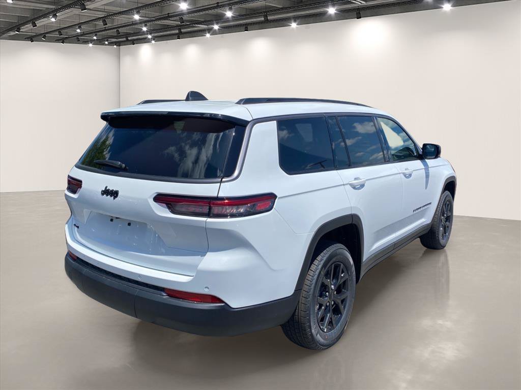 New 2026 Bright White Clear-Coat Exterior Paint Jeep Laredo image 4