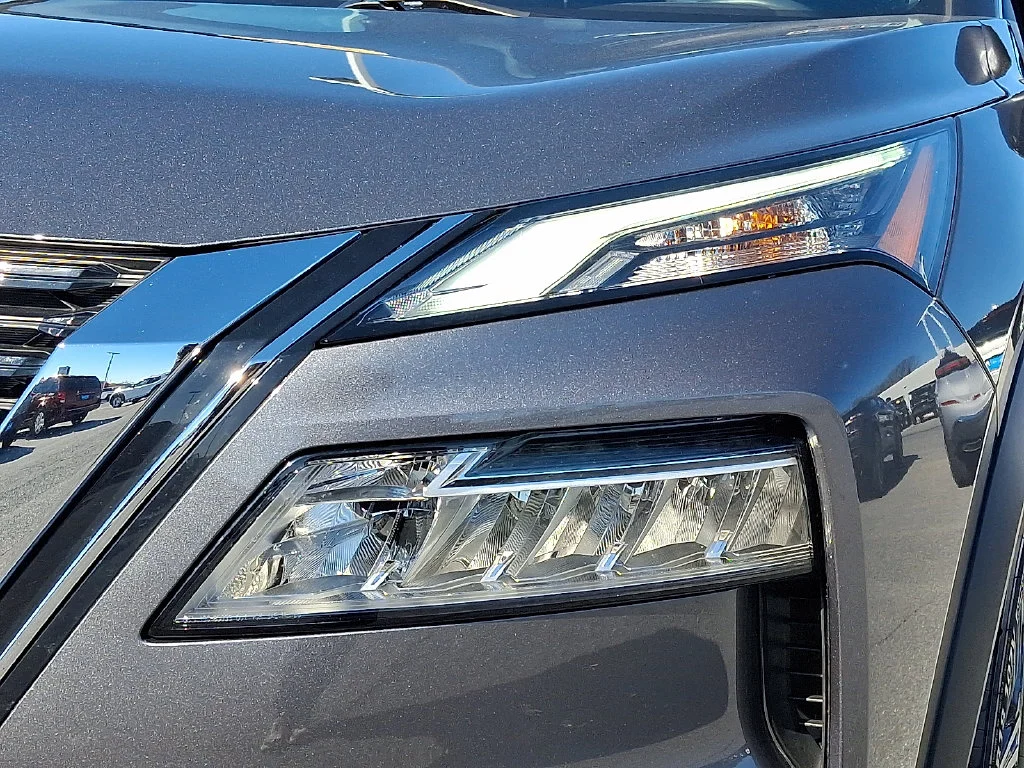 Used 2023 Gray Nissan SV image 10