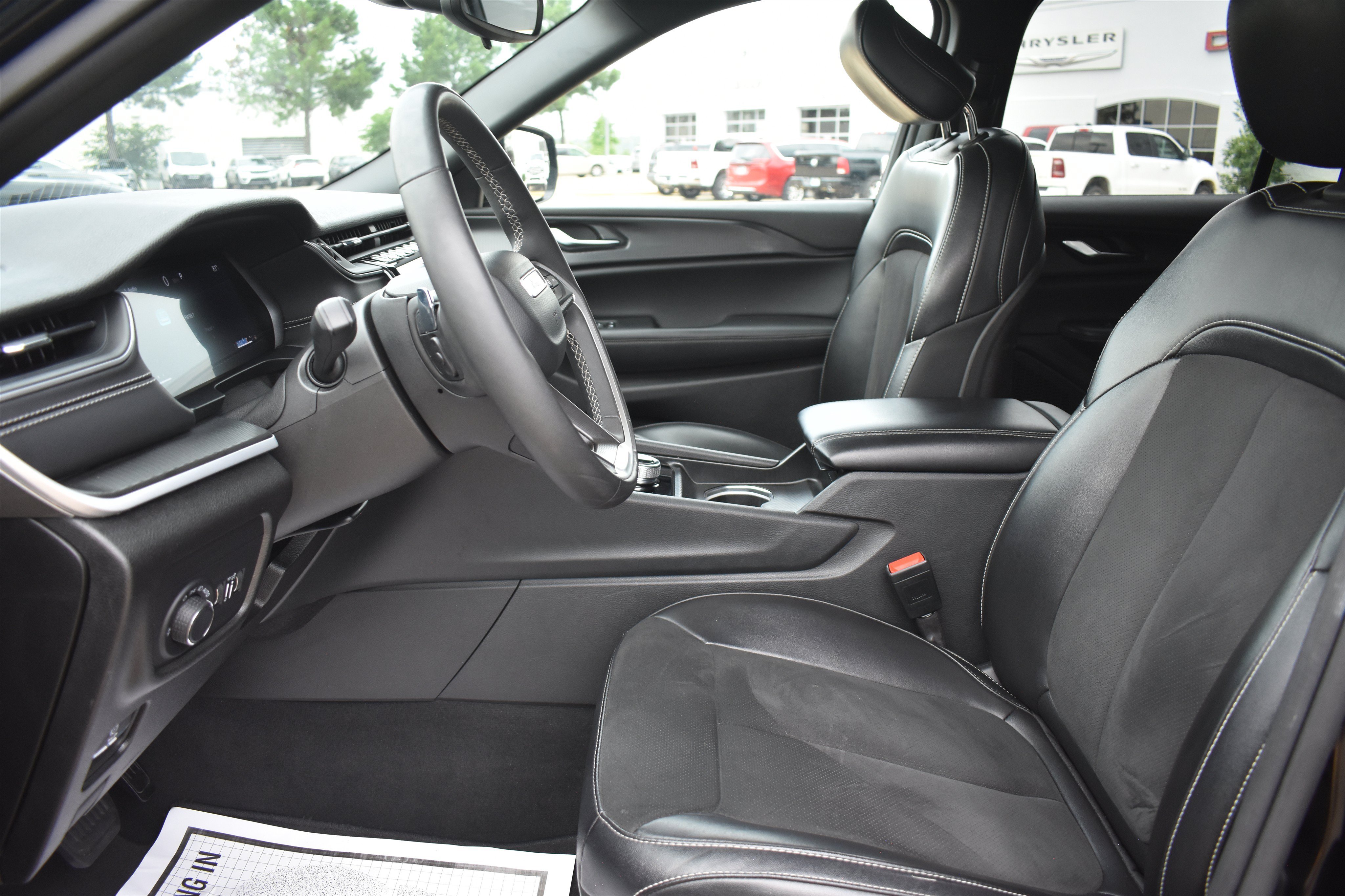 Used 2024 Diamond Black Crystal Pearlcoat Jeep Altitude image 13