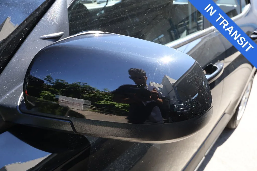Used 2025 Onyx Black Hyundai SE image 11