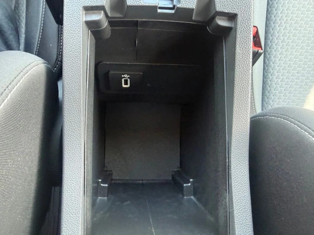 Used 2018 Black Ford SE image 29