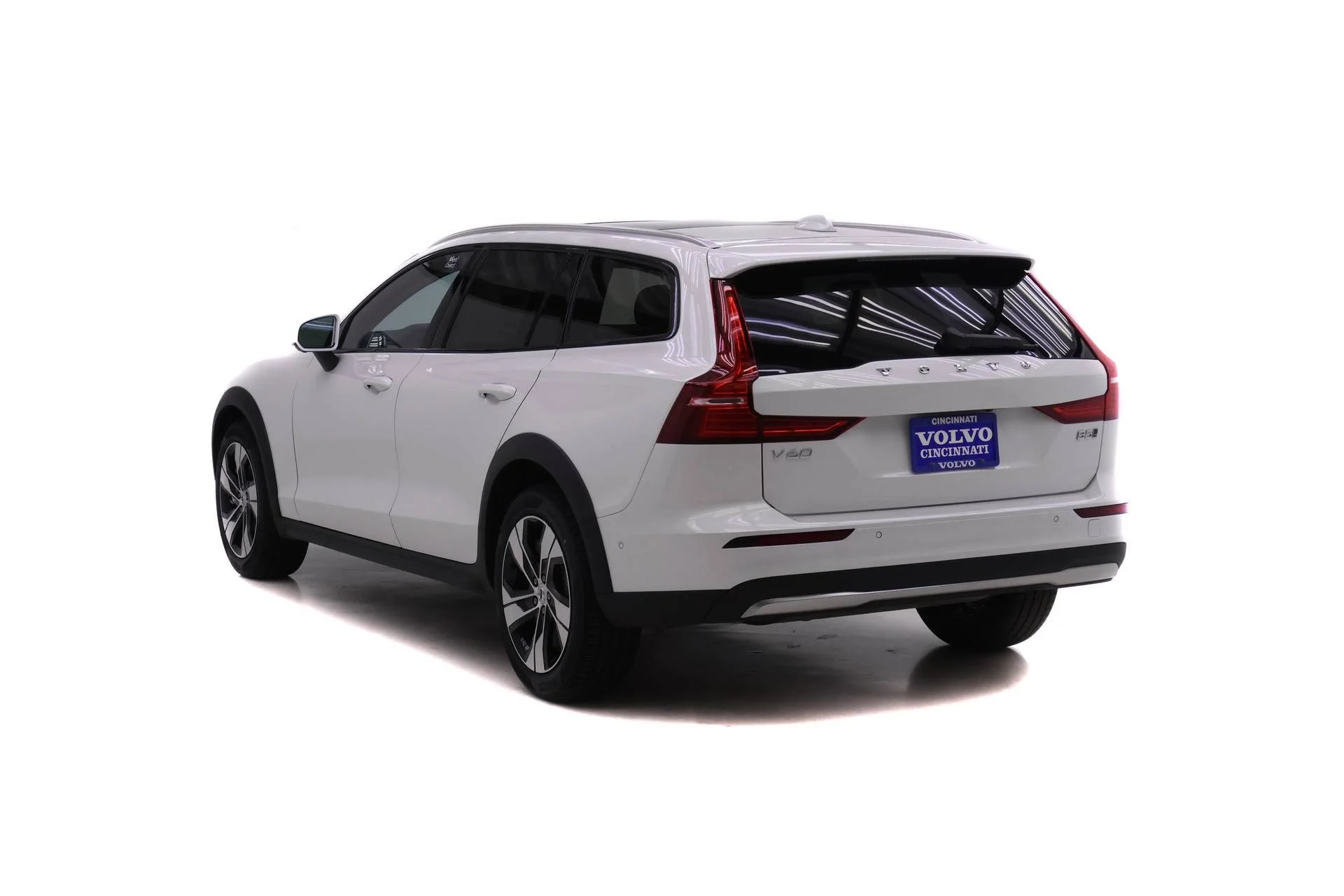 New 2026 Crystal White Volvo Plus image 5