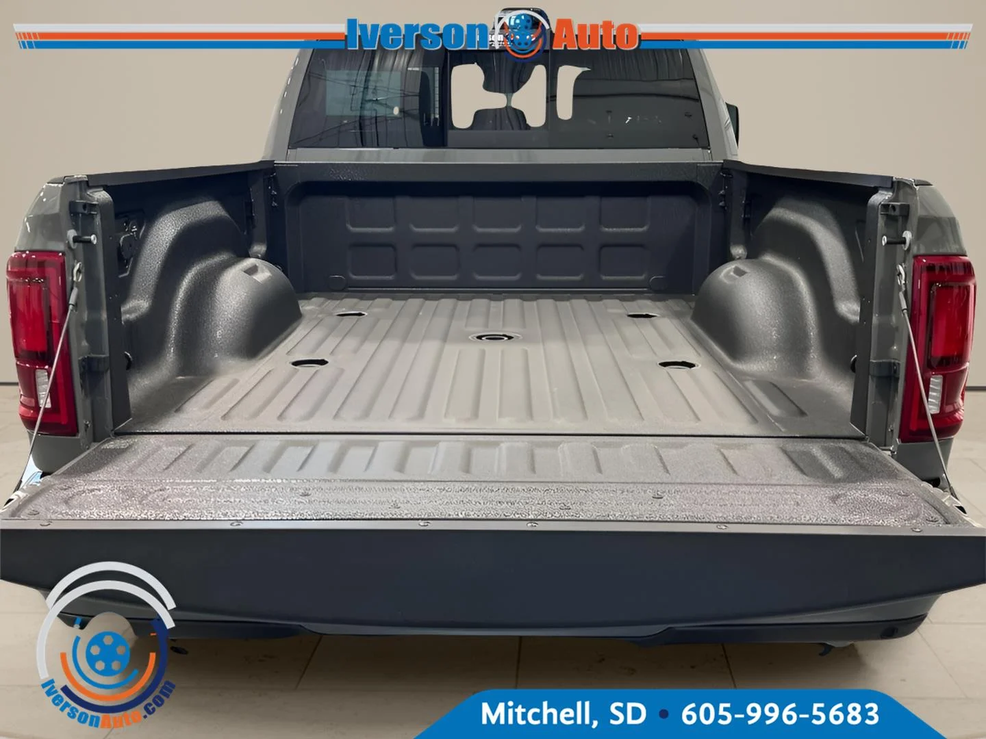 New 2026 Ceramic Gray Clear-Coat Exterior Paint RAM Laramie image 30
