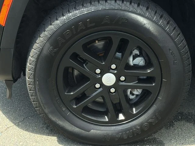 Used 2023 Black Jeep Laredo image 16