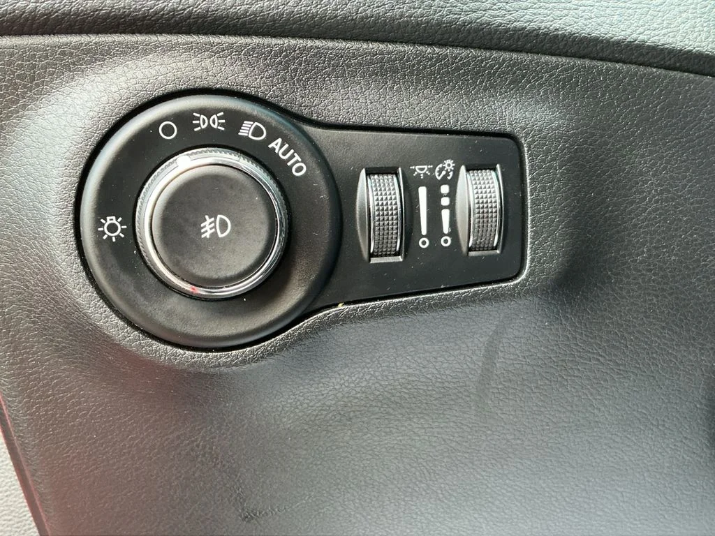 Used 2018 Orange Jeep Trailhawk image 20