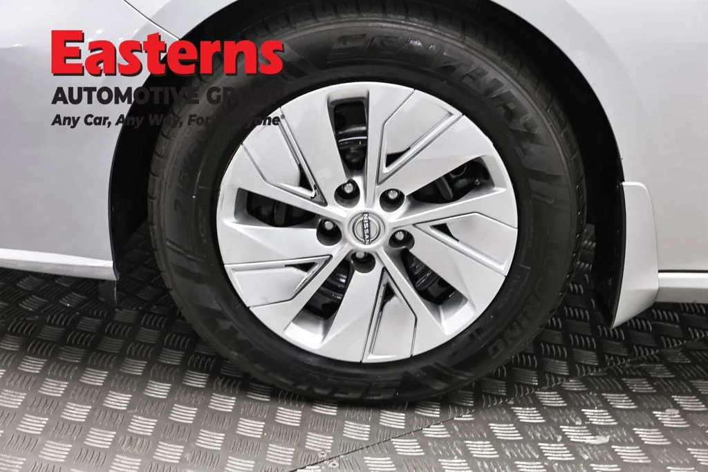 Used 2023 Silver Nissan 2.5 S image 31