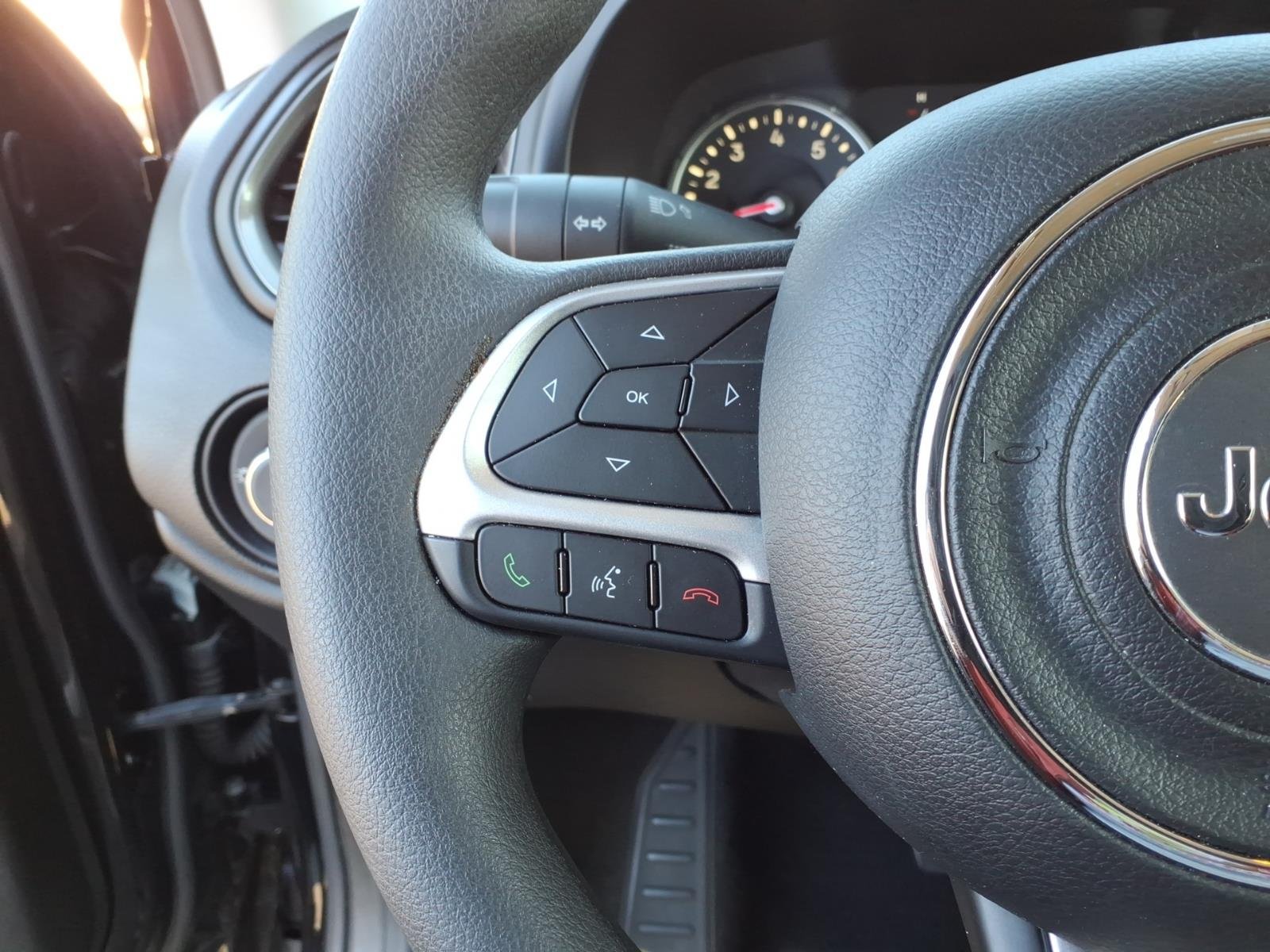 Certified Used 2023  Jeep Latitude image 19