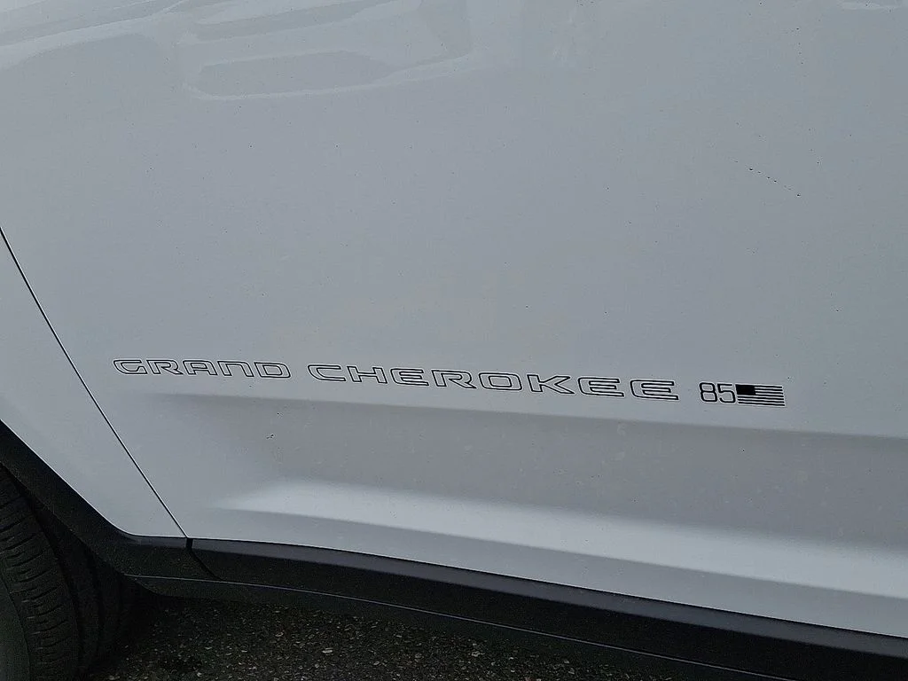 New 2026 Bright White Clear-Coat Exterior Paint Jeep  image 6