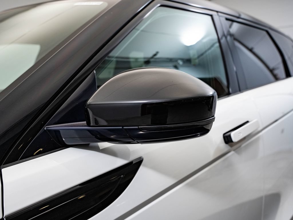 Used 2022 Fuji White Land Rover SE image 17