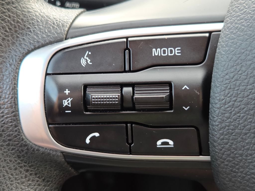 Used 2021 Silver Kia LXS image 12