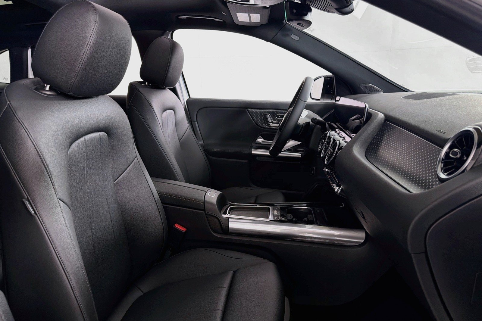 New 2026 Polar White Mercedes-Benz GLA 250 SUV image 6
