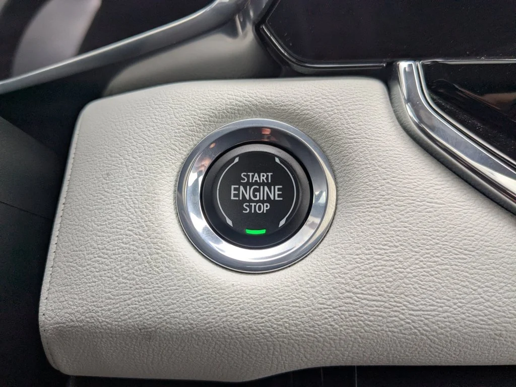 Used 2023 Summit White GMC 4WD AT4X image 21