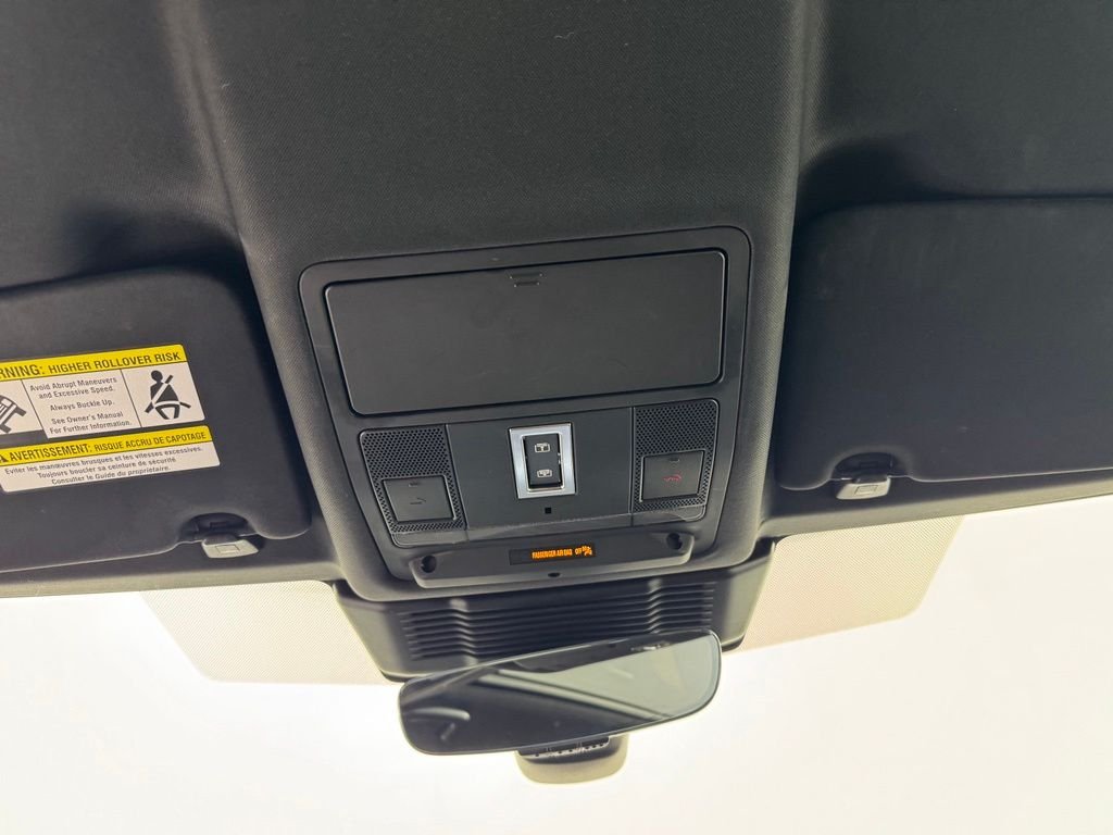 Used 2022 Fuji White Land Rover S R-Dynamic image 26