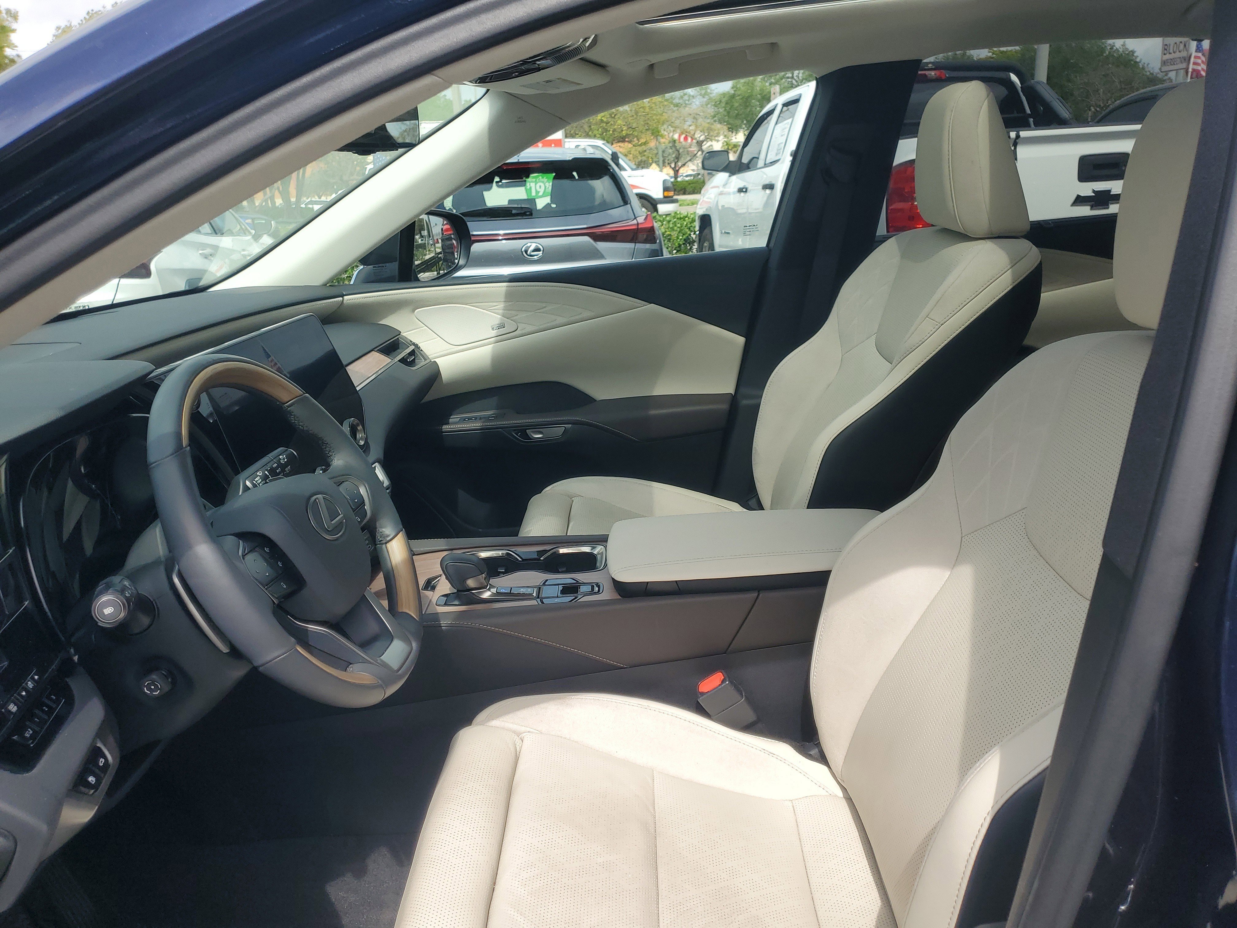 Used 2023 Mica Lexus RX 350 image 15
