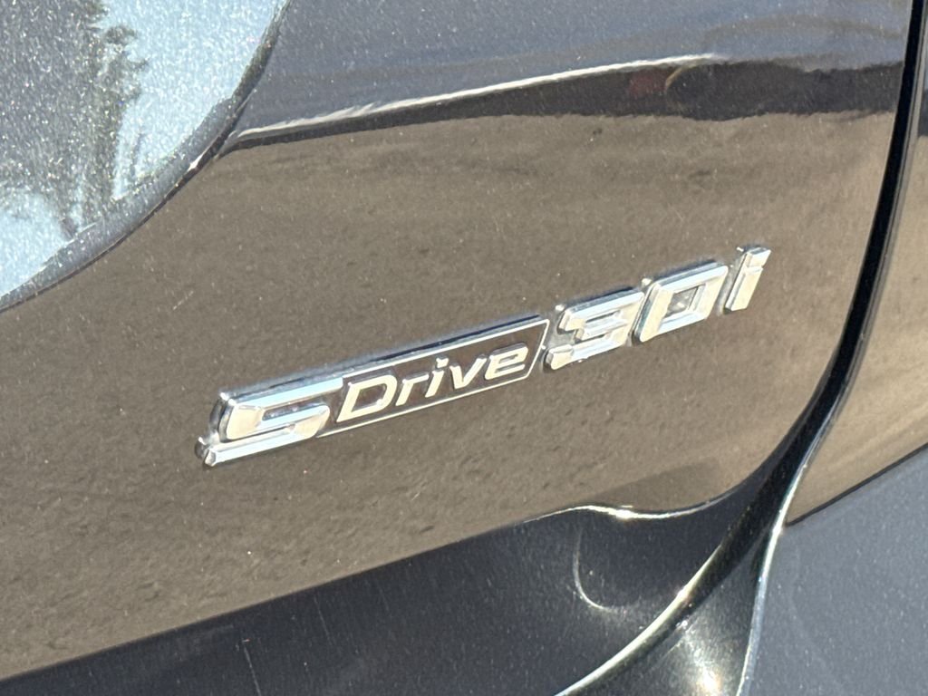 Used 2023 Black Sapphire Metallic BMW sDrive30i image 9
