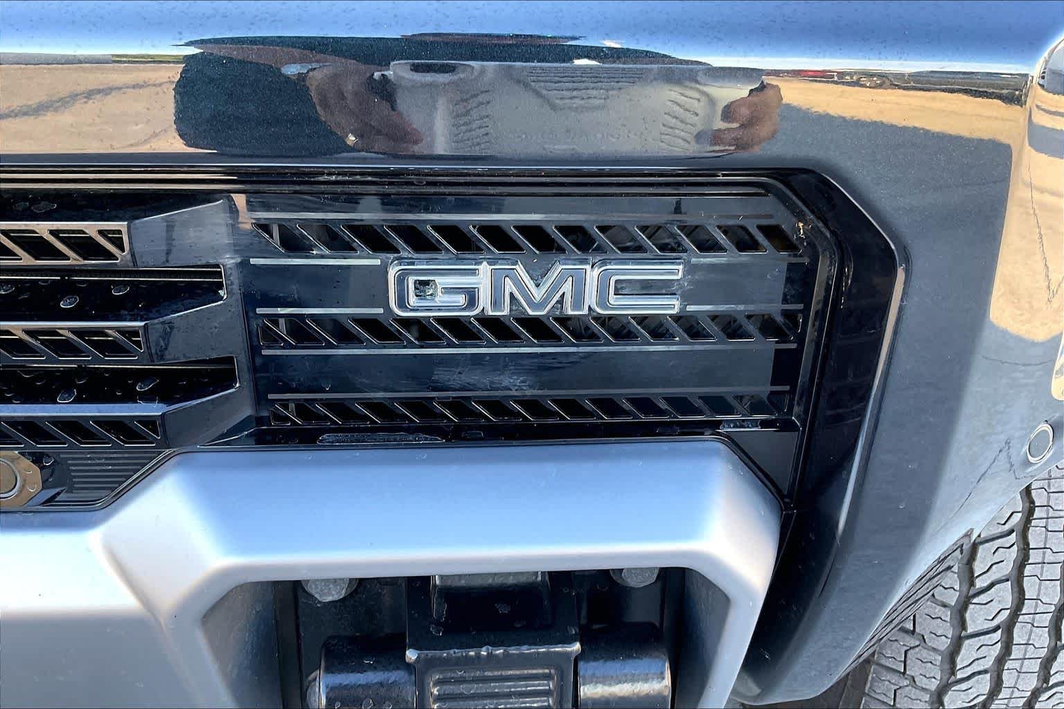 Used 2025 Void Black GMC 2X image 30