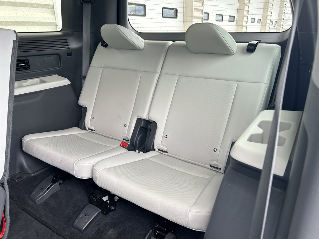 Used 2024 Grey Hyundai SEL image 13