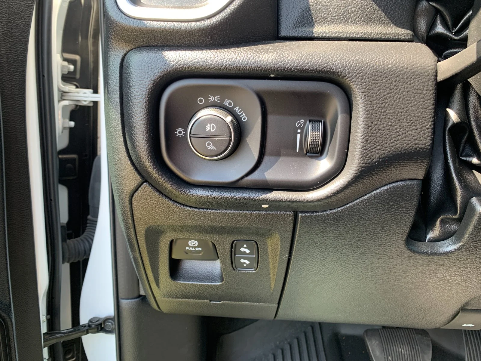 Used 2022 White Ram Big Horn/Lone Star image 30