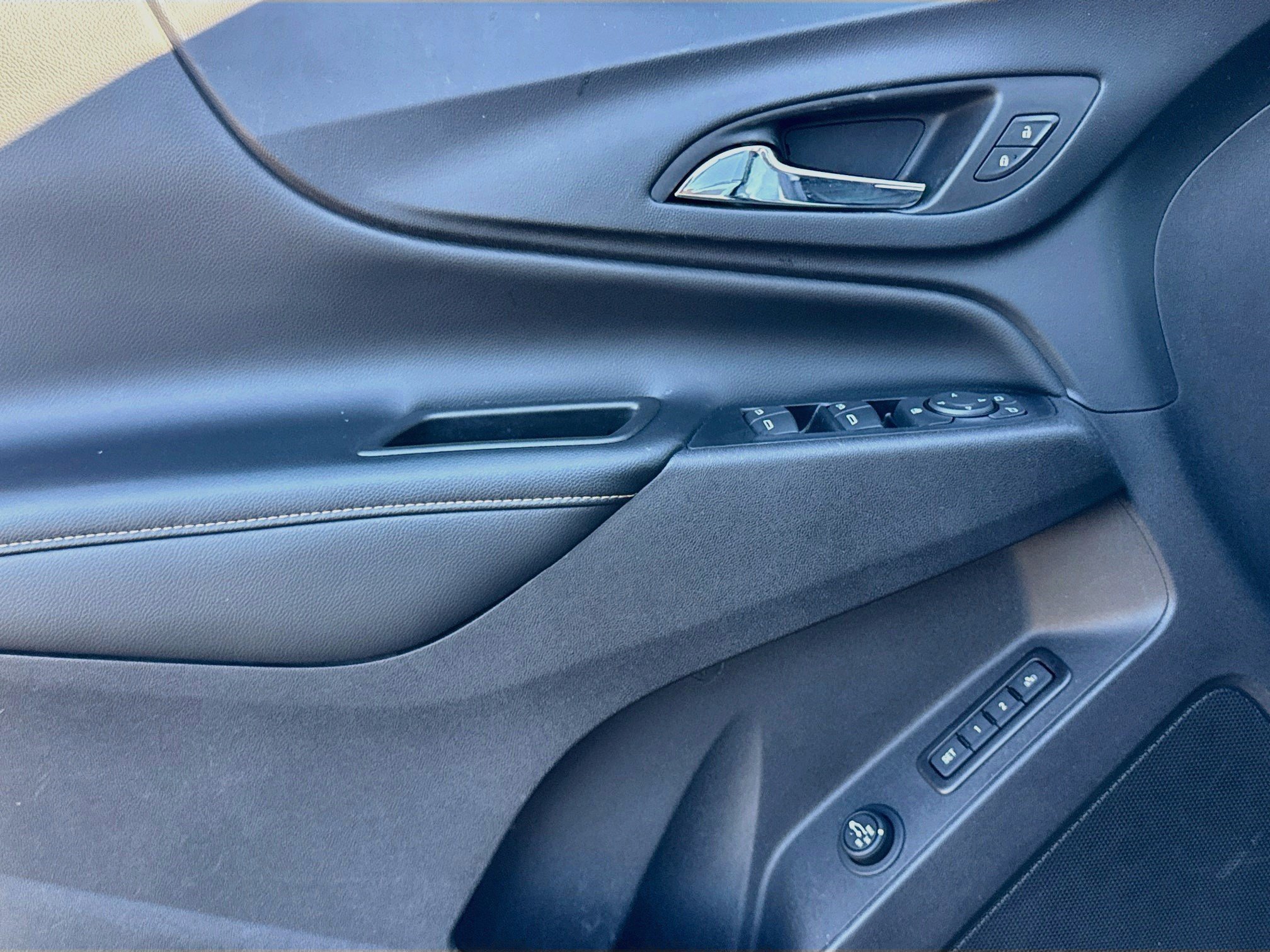 Used 2018 Silver Ice Metallic Chevrolet Premier image 31