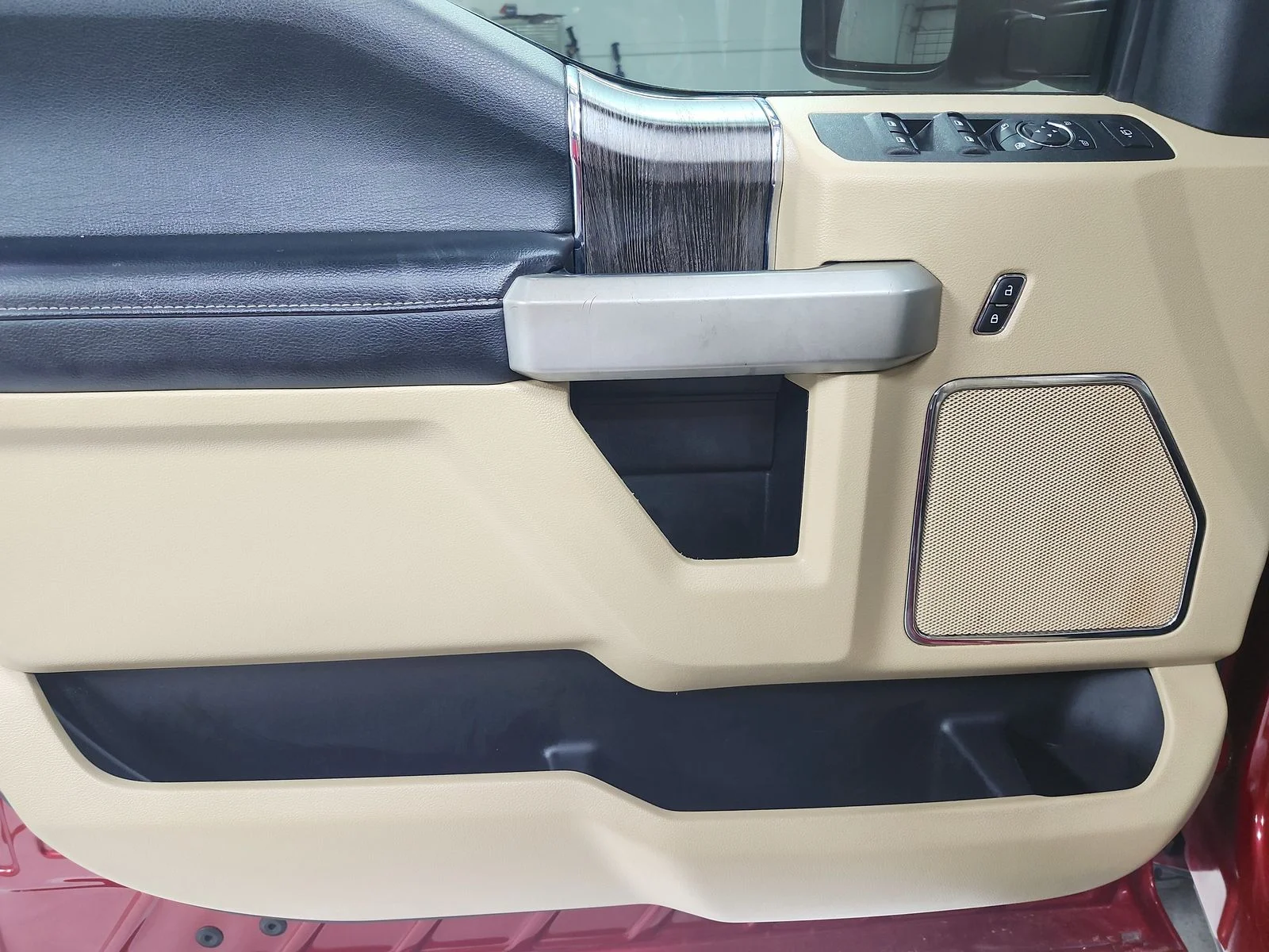 Used 2021 Red Ford Lariat image 33