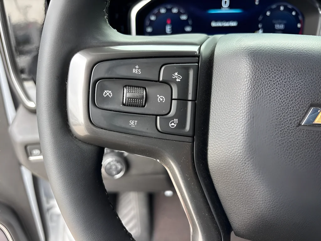 Used 2025 Pearl Chevrolet High Country image 7