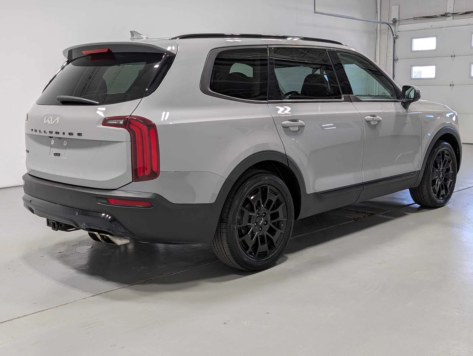 Used 2022 Wolf Gray Kia EX image 8