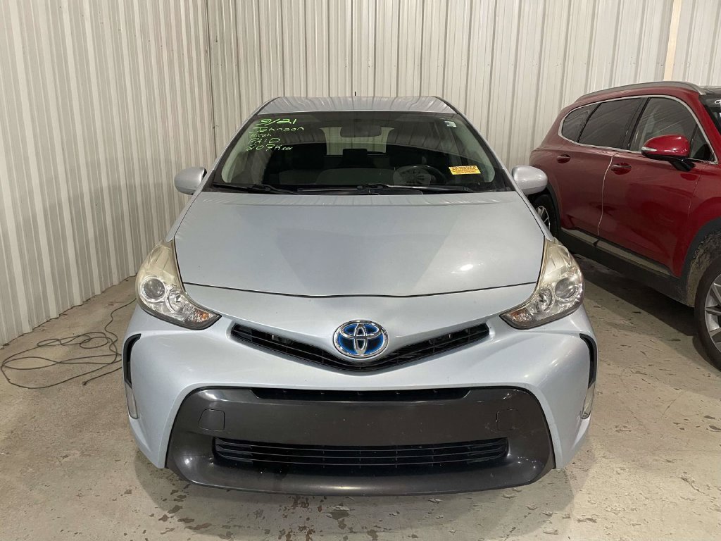 Used 2015 Blue Toyota Three image 2