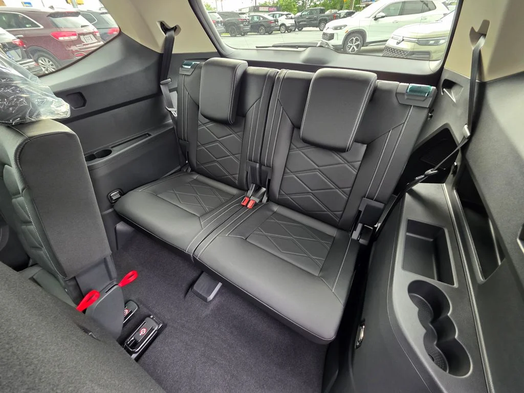 New 2026 Deep Black Pearl Volkswagen SE w/Technology image 30