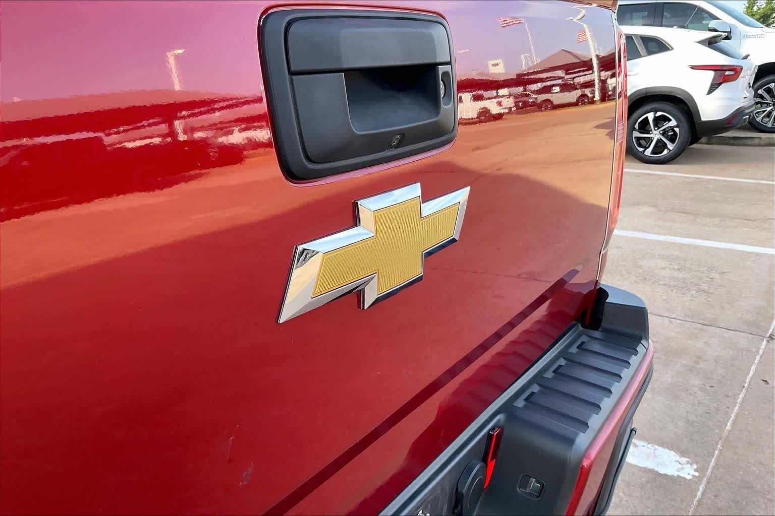 Used 2016 Red Rock Metallic Chevrolet 4WD Z71 image 28